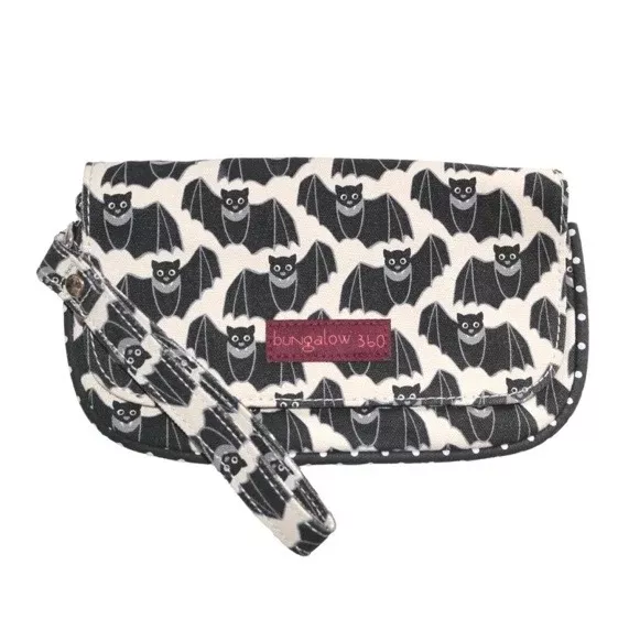 Bungalow360 - Wristlet "Bat"