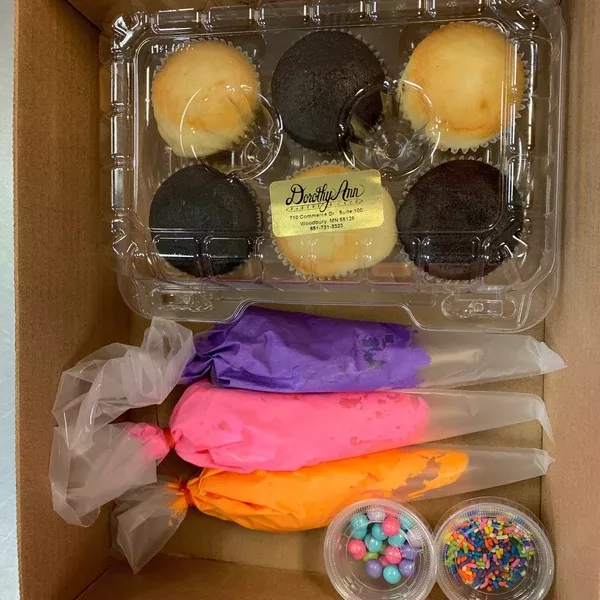 Cupcake Take Home Decorating Kit