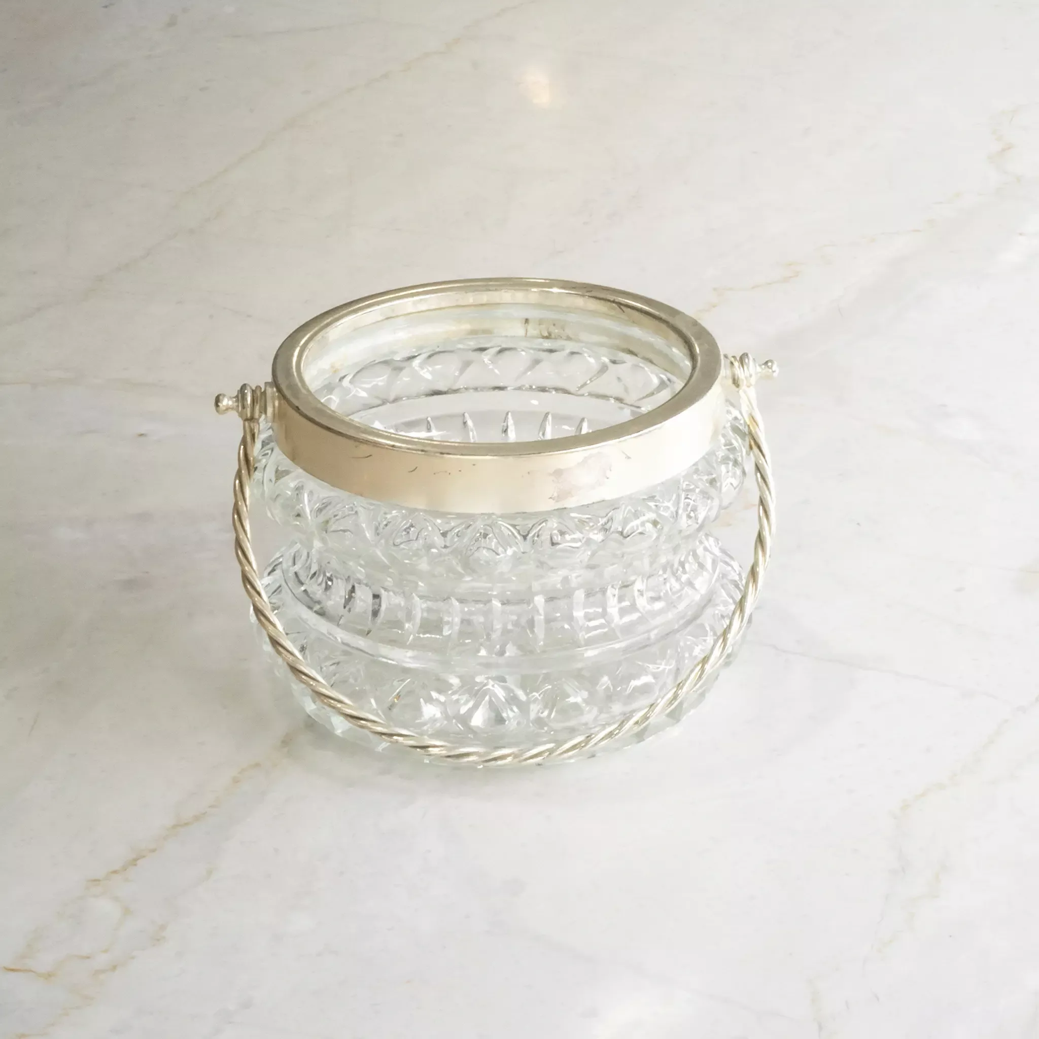 VINTAGE ICE BUCKET WITH HANDLE
